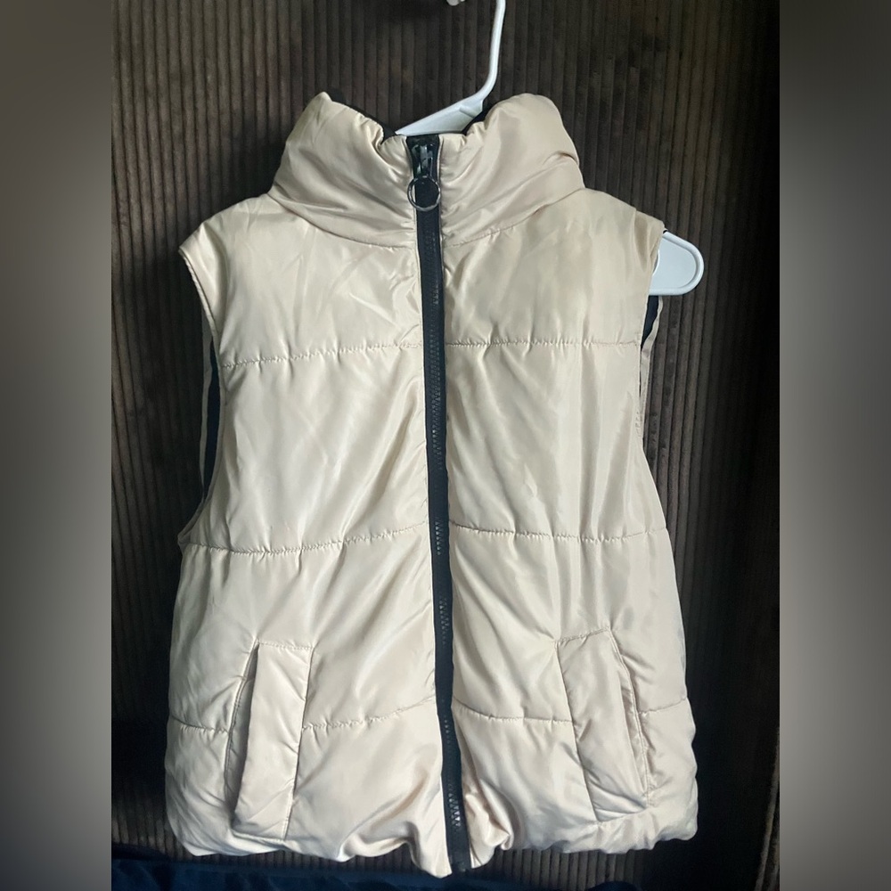 Women’s Top Shop sleeveless Puffer jacket